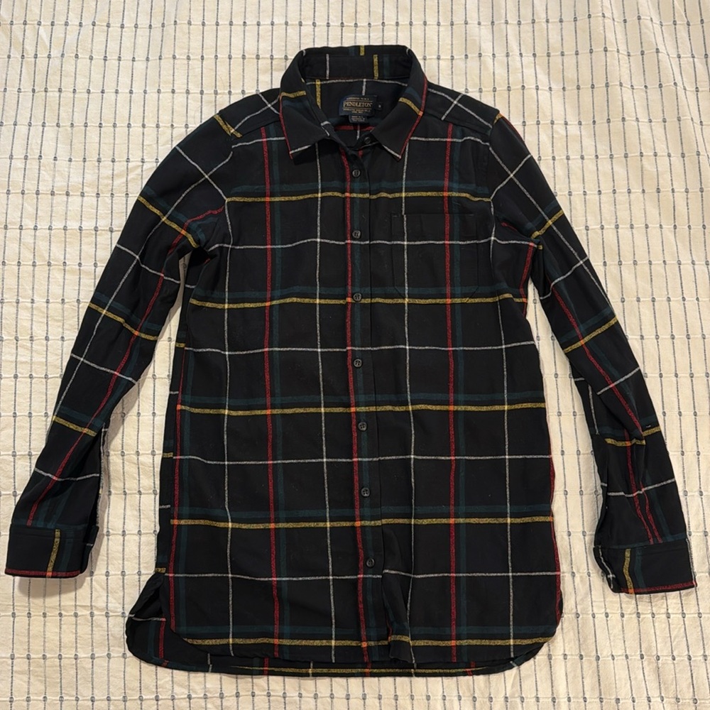 Pendleton Woolen Mills Women’s Button Down Black Plaid Small